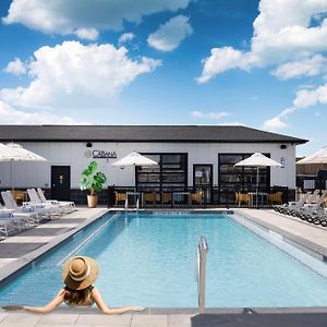 Colonial Hotel & Suites